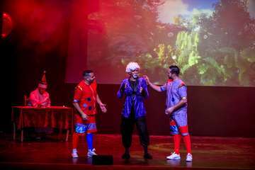 El Teatro de Telde rebosa de magia con el musical 'Al Revés en Navidad'/TA.